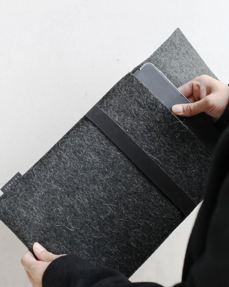 Oxford & Evergreen Bags & Baggage Berdine Wool Felt Laptop Sleeve, 15 & 16 Inch, Gray 3 Oxford & Evergreen Bags & Baggage Berdine Wool Felt Laptop Sleeve, 15 & 16 Inch, Gray