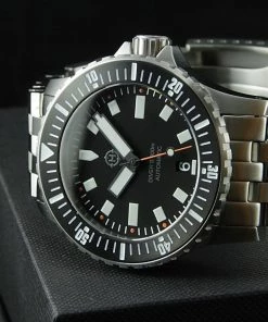 Oxford & Evergreen Dive Watches Helm Vanuatu 300m Automatic Dive Watch, Black Dial (42mm)d